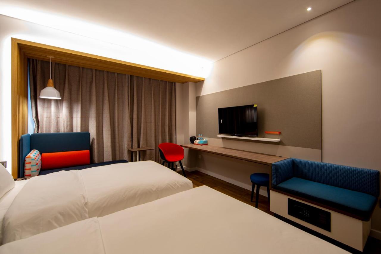 Holiday Inn Express Jinan Jingshi Road, An Ihg Hotel Buitenkant foto
