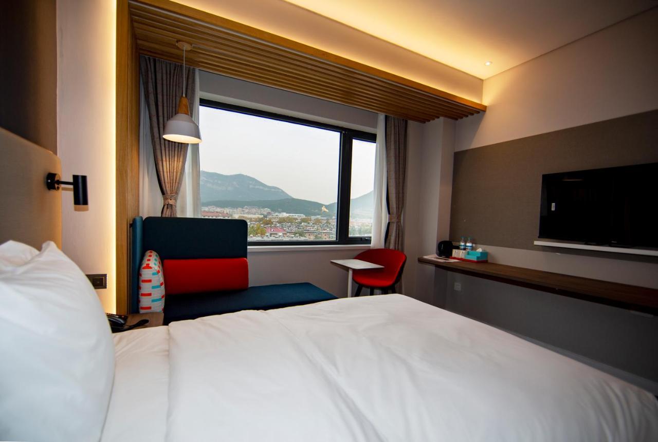 Holiday Inn Express Jinan Jingshi Road, An Ihg Hotel Buitenkant foto