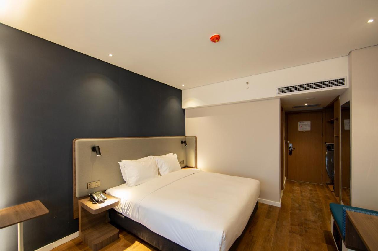 Holiday Inn Express Jinan Jingshi Road, An Ihg Hotel Buitenkant foto