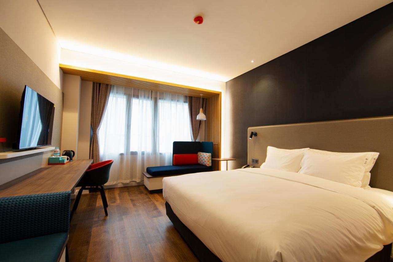 Holiday Inn Express Jinan Jingshi Road, An Ihg Hotel Buitenkant foto
