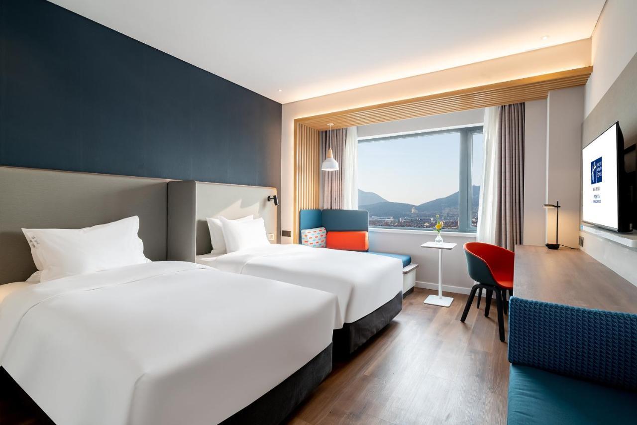 Holiday Inn Express Jinan Jingshi Road, An Ihg Hotel Buitenkant foto