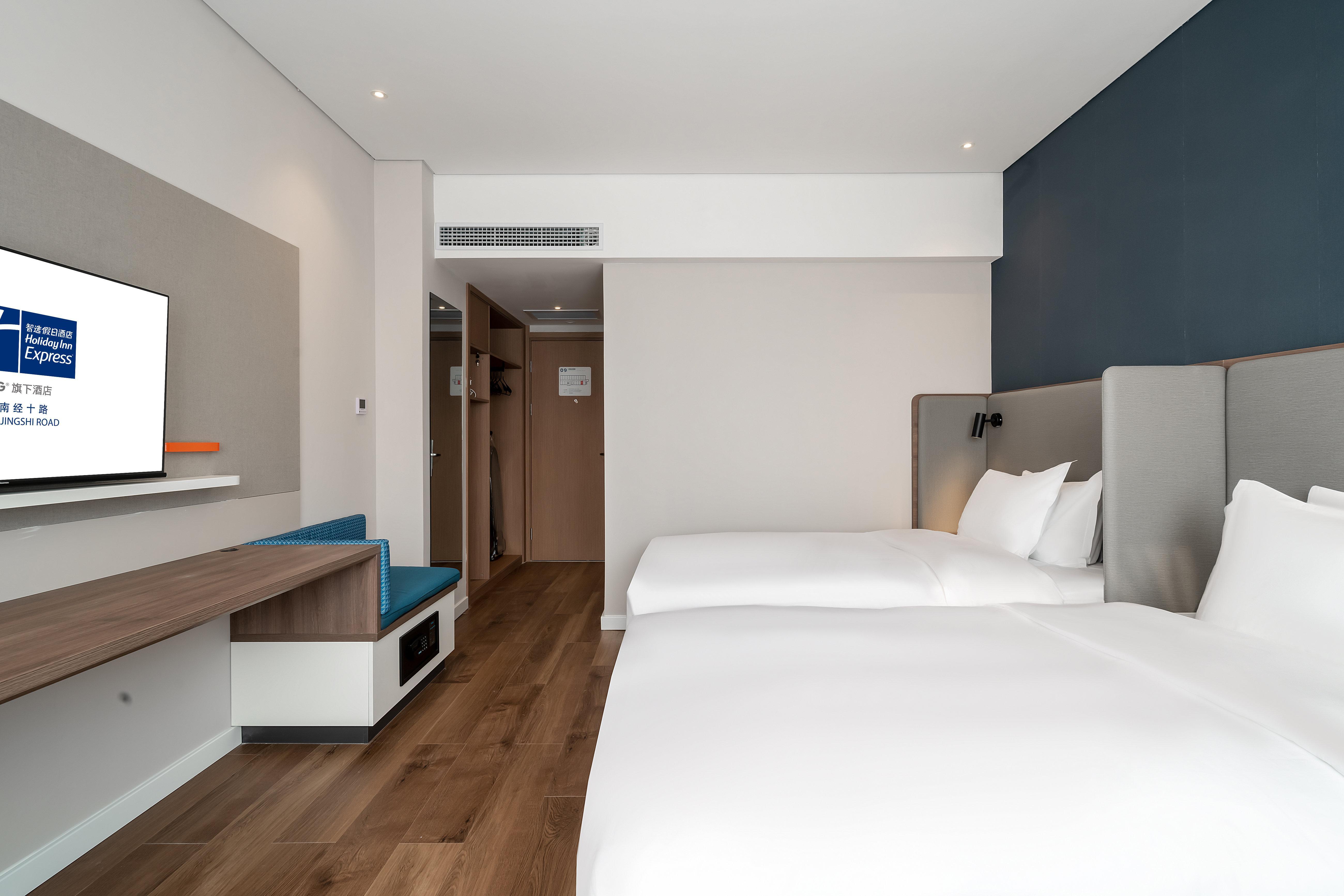 Holiday Inn Express Jinan Jingshi Road, An Ihg Hotel Buitenkant foto