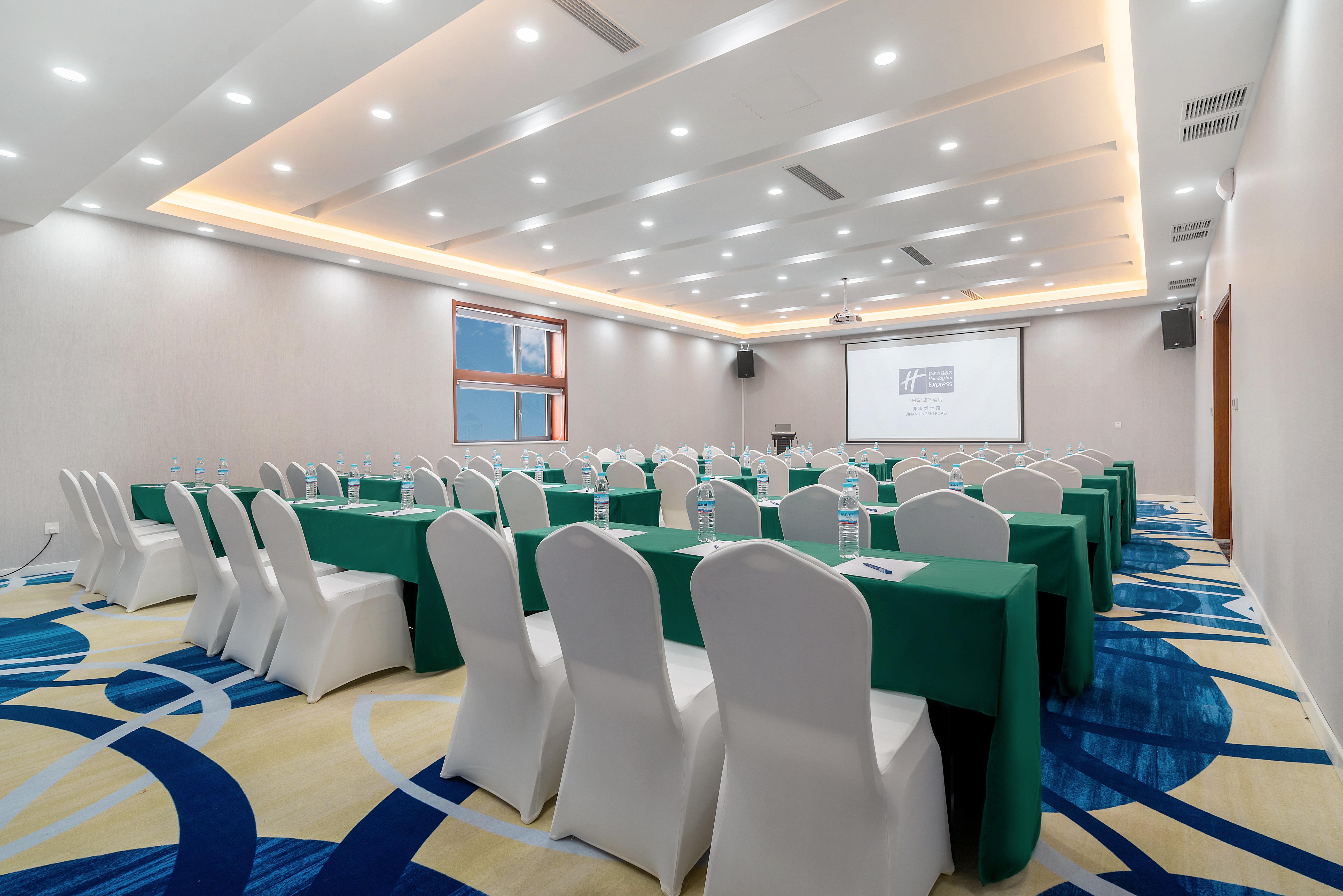 Holiday Inn Express Jinan Jingshi Road, An Ihg Hotel Buitenkant foto
