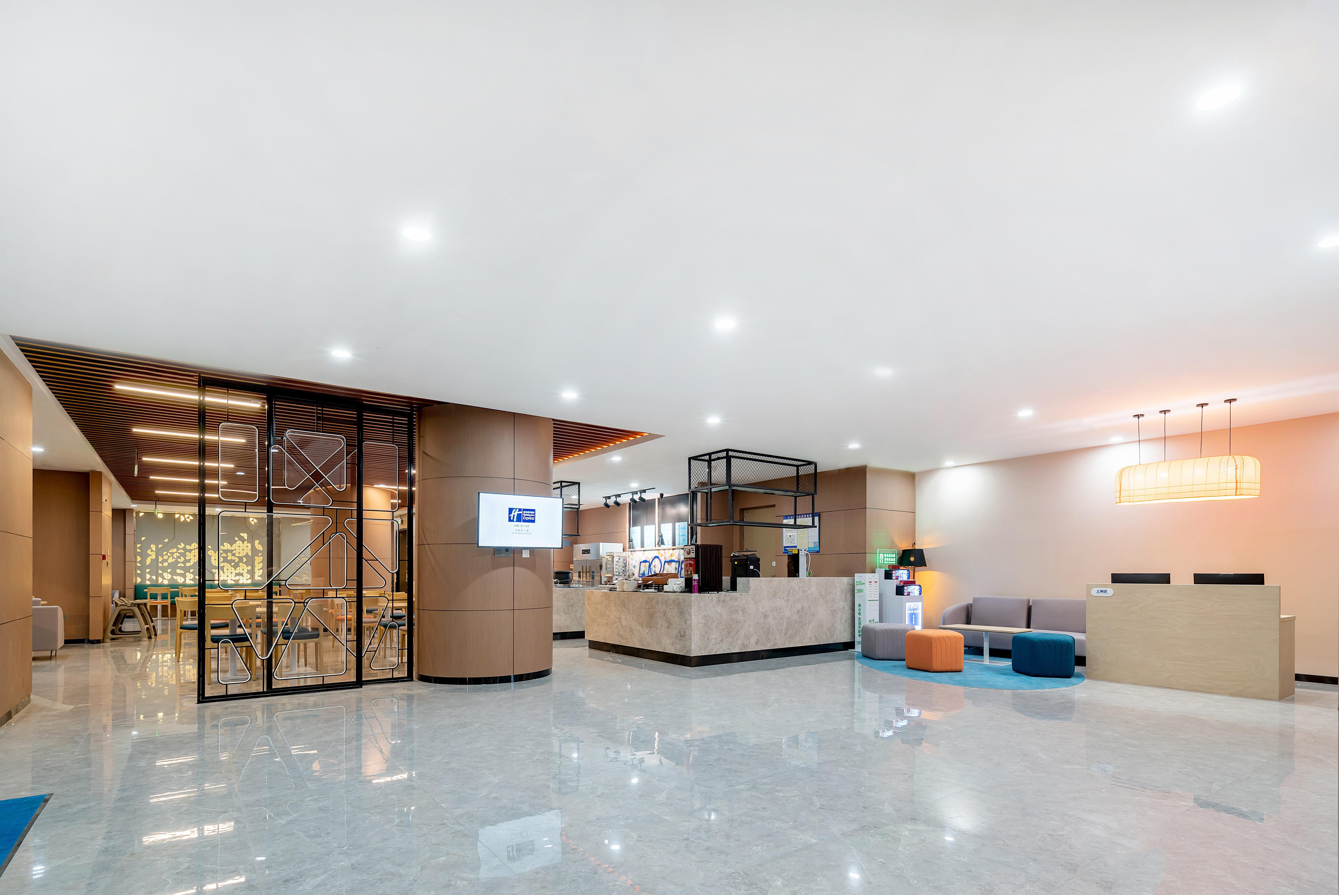 Holiday Inn Express Jinan Jingshi Road, An Ihg Hotel Buitenkant foto