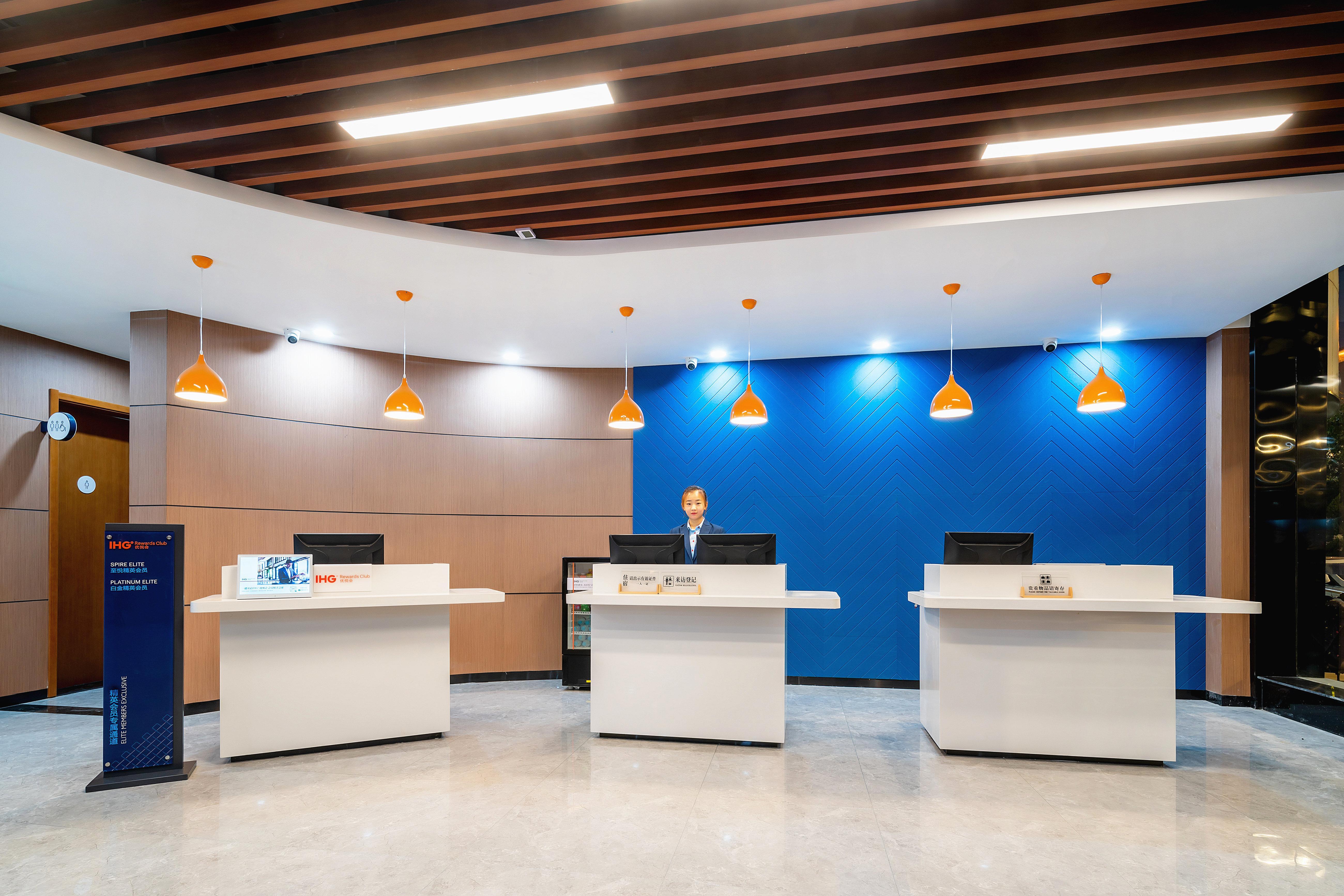 Holiday Inn Express Jinan Jingshi Road, An Ihg Hotel Buitenkant foto